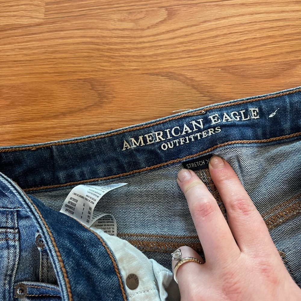 American Eagle Distressed Jeans - Picture 4 of 6